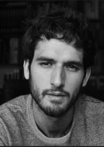 escritor Álvaro Arbina