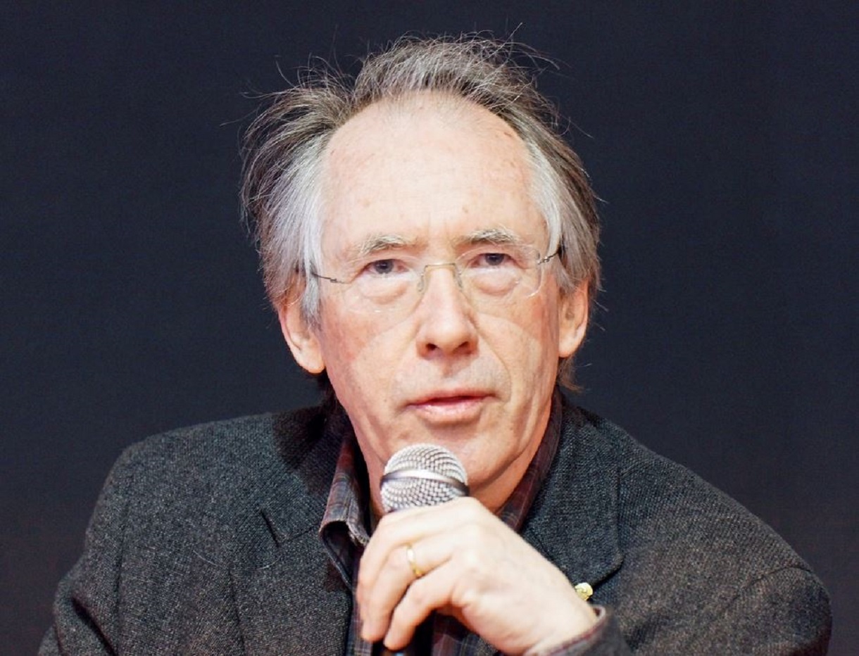 Стивен кинг писатель. Какой самый популярный писатель. Какой самый популярный писатель. Стивен эдвин кинг. Стивен.