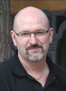 escritor Esteban Navarro