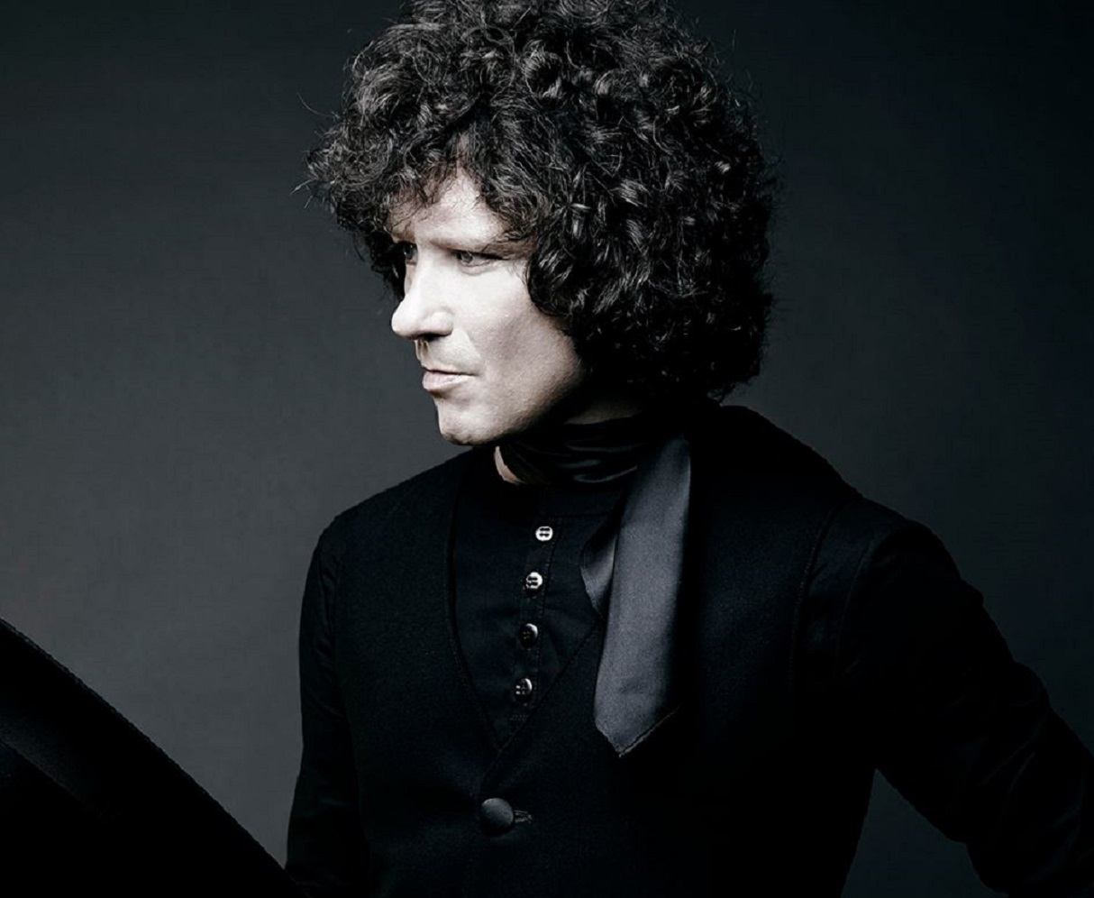 Explore The Music Of Enrique Bunbury Authenticity, Creativity And